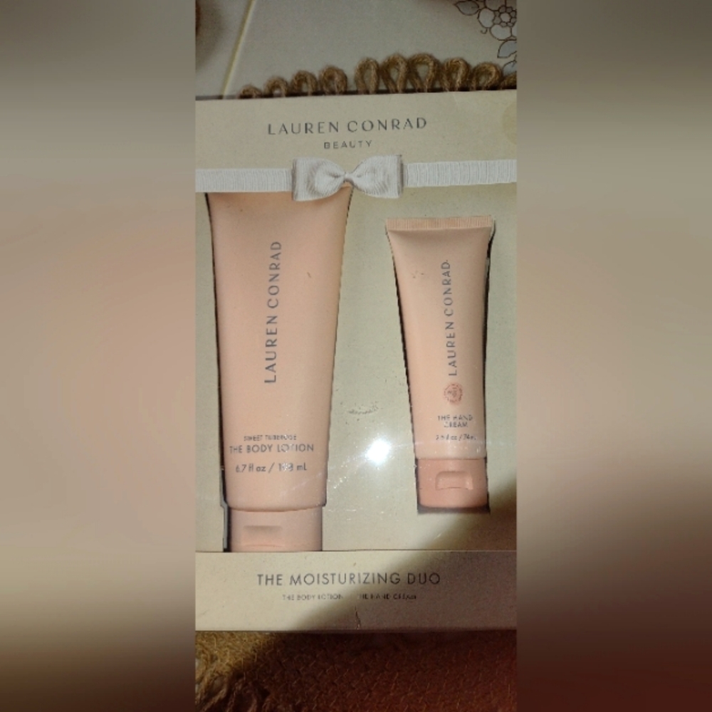 Lauren Conrad Gift box Body and Hand Cream